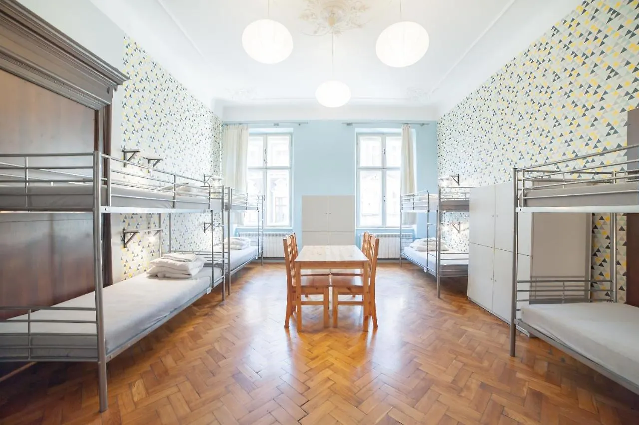 Dizzy Daisy Hostel Краков