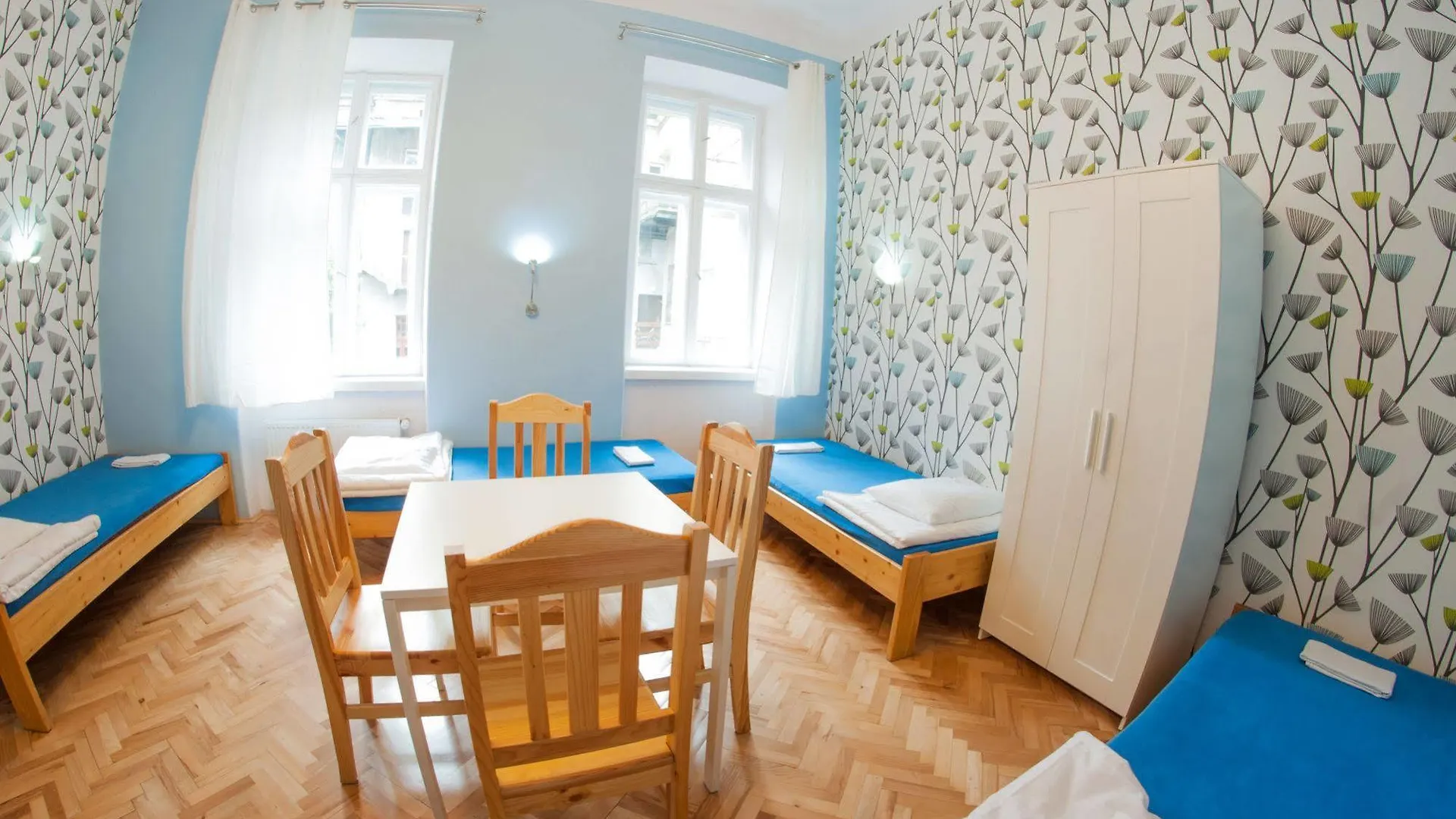 Dizzy Daisy Hostel Krakow Poland