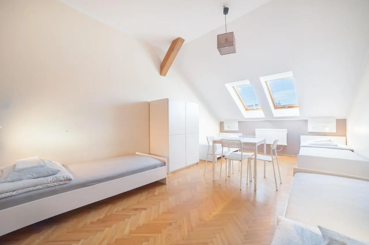 Dizzy Daisy Hostel Krakow Poland