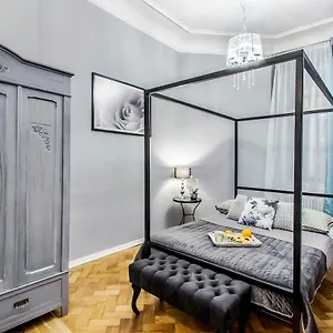 https://clicktheflat-palaceofculture-apartment.warsawhotelspoland.com