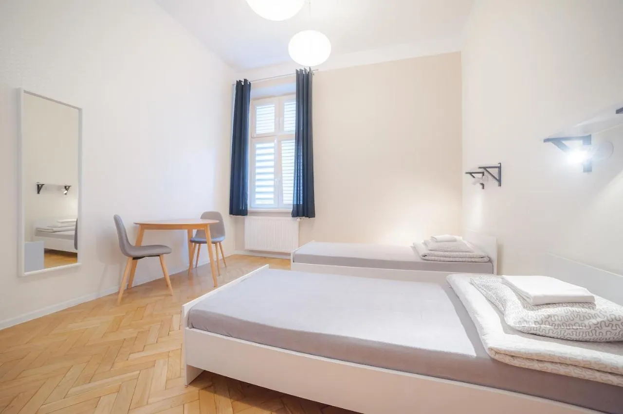 Dizzy Daisy Hostel Krakow Poland