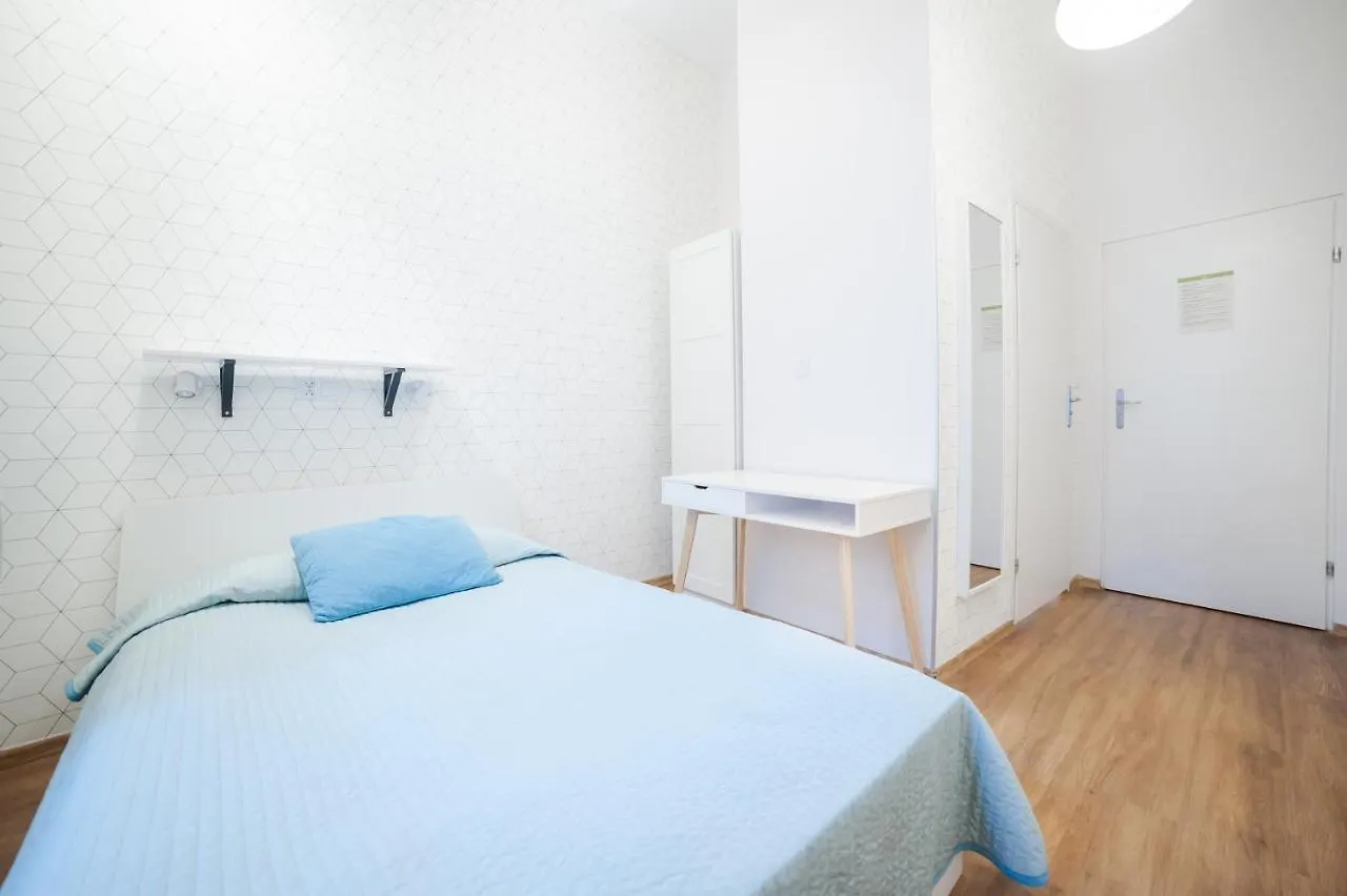 Dizzy Daisy Hostel Krakow Poland