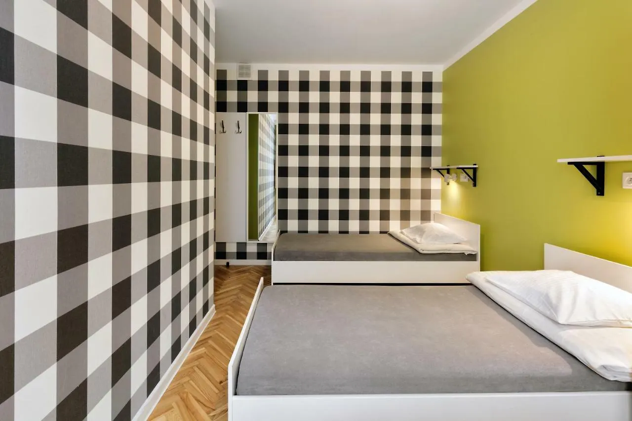 Dizzy Daisy Hostel Krakow Polonya