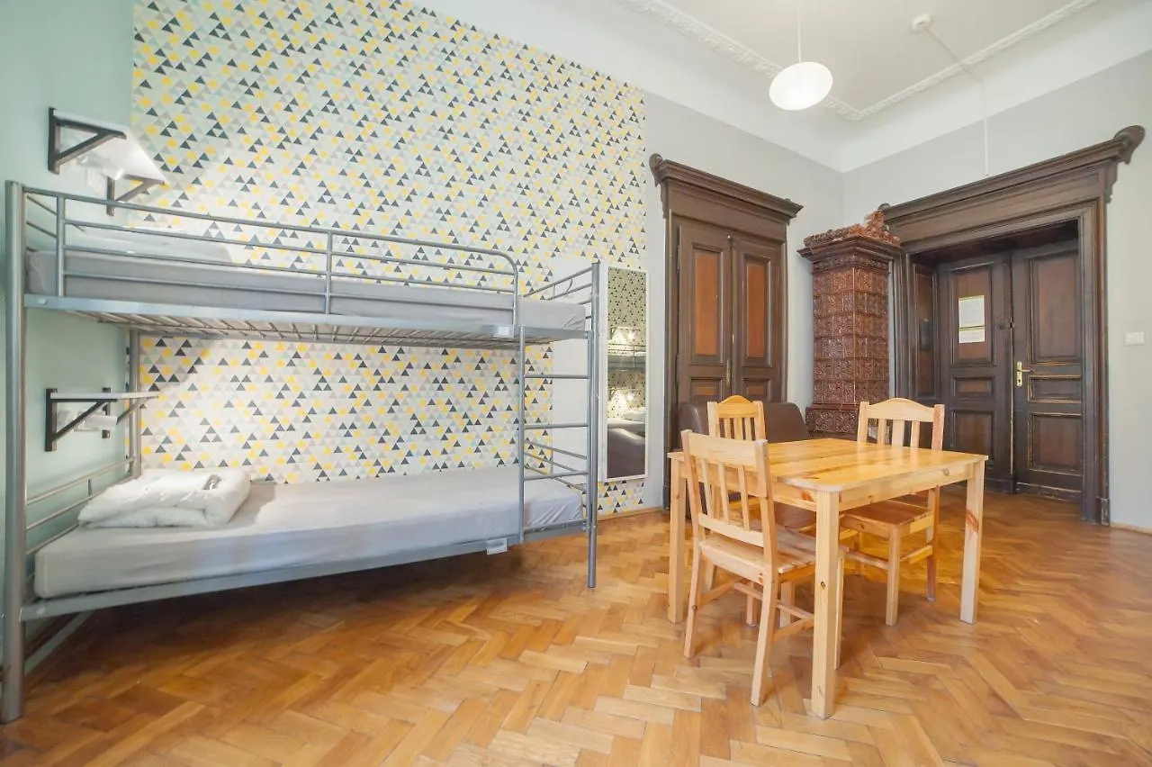 Dizzy Daisy Hostel Krakow Polonya