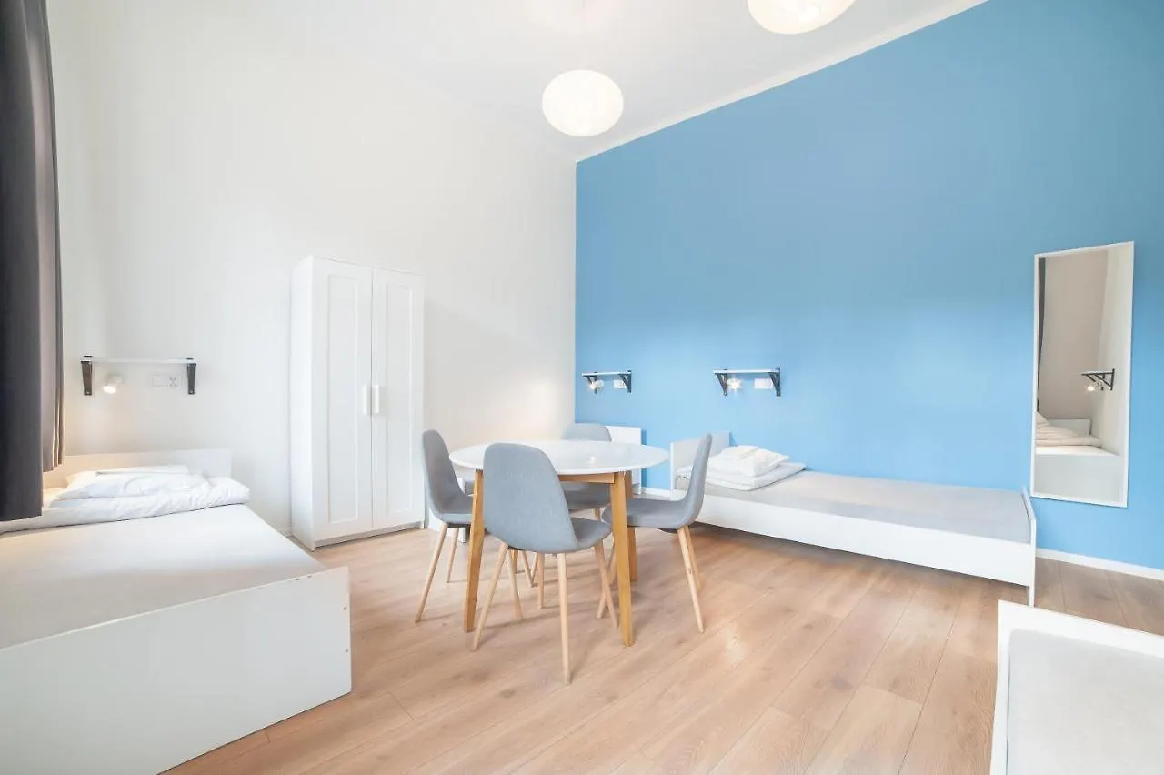 Dizzy Daisy Hostel Krakow Polonya