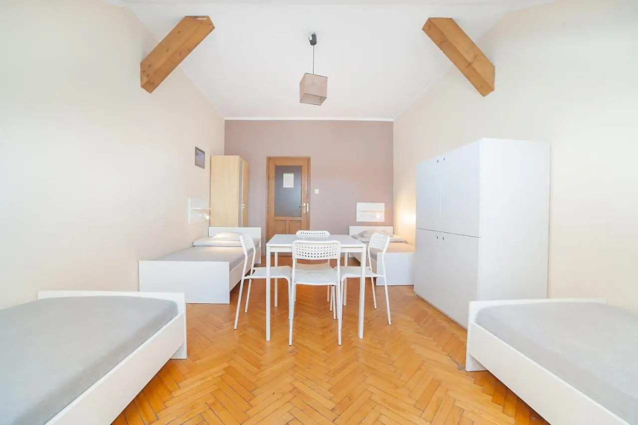 קרקוב Dizzy Daisy Hostel