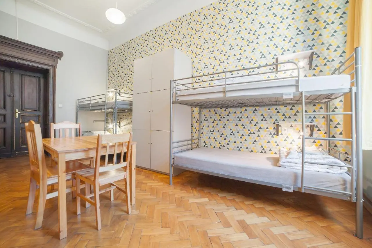 קרקוב Dizzy Daisy Hostel